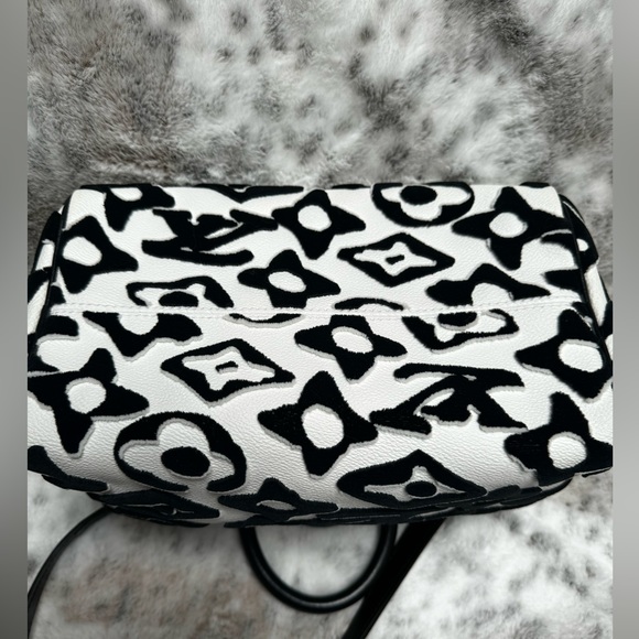 LV Speedy Bandouliere Urs Fischer Tufted Monogram Canvas 25 - Picture 15 of 15